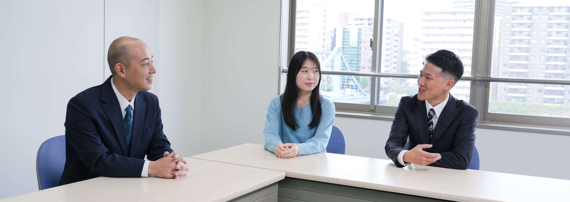 まずは皆さんの入社年や部署、今の仕事について簡単に教えてください。